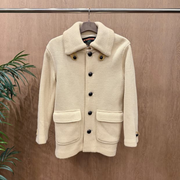 맥그리거 니트 자켓 숄 카라 사이드 버튼 스트랩 디테일 아이보리