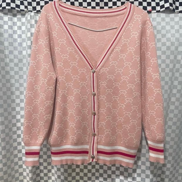 수입 배색 니트가디건:) 데이트룩출근룩오피스룩:)