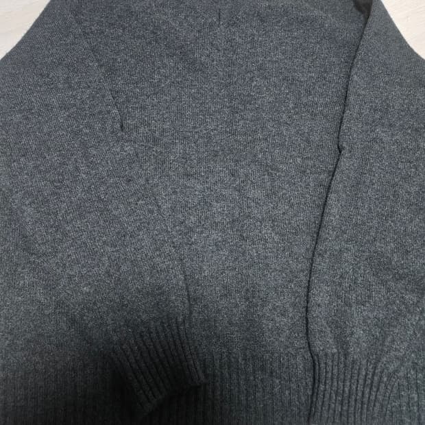 [50] 퍼스트플로어 캐시미어 브이넥 니트 에버그린