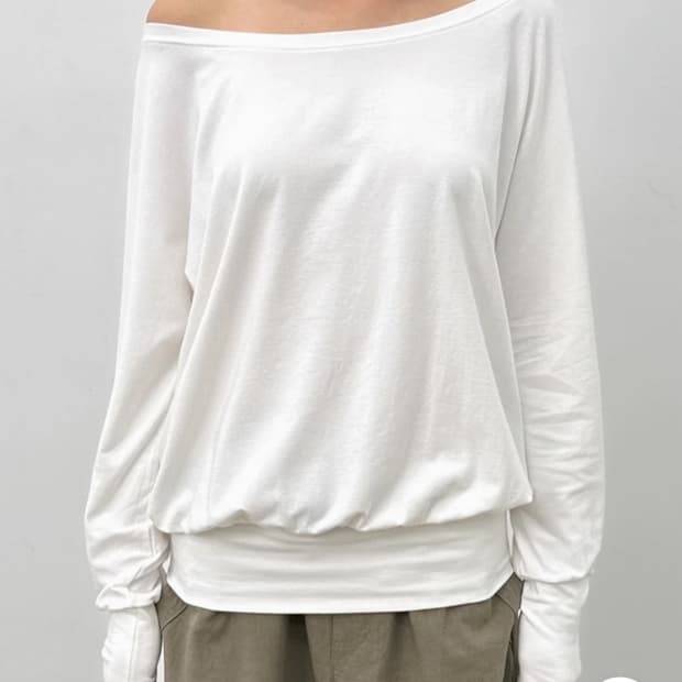 블랙업 오프숄더 긴팔티 화이트