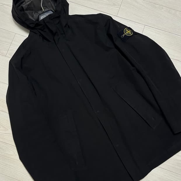 스톤 아일랜드 20ss 고어텍스 바람막이 팝니다