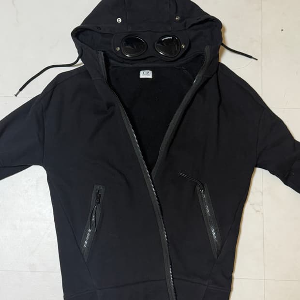 CP컴퍼니 고글 후드집업 블랙 L