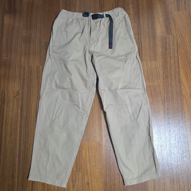 그라미치 베이지색 벨티드 면바지