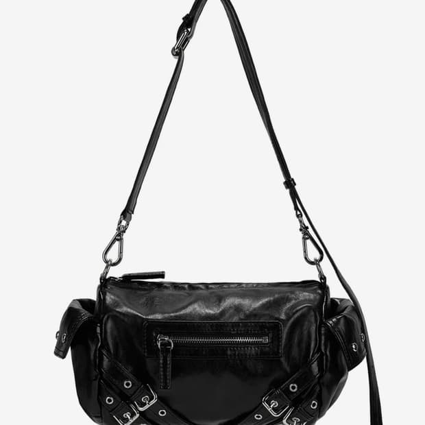 다이닛 STUD POCKET BAG IN BLACK