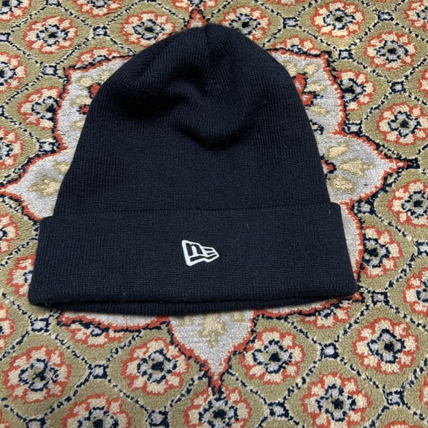 뉴에라 로고 비니 블랙 OS