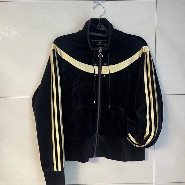 아디다스 벨벳 트랙탑 져지 블랙/골드 (90 size) 