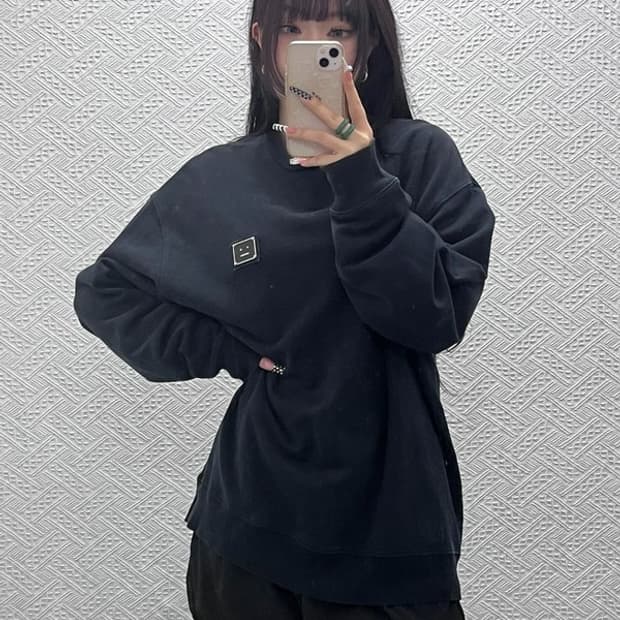 아크네스튜디오 빈티지 키치 메탈 페이스 맨투맨 M C10600