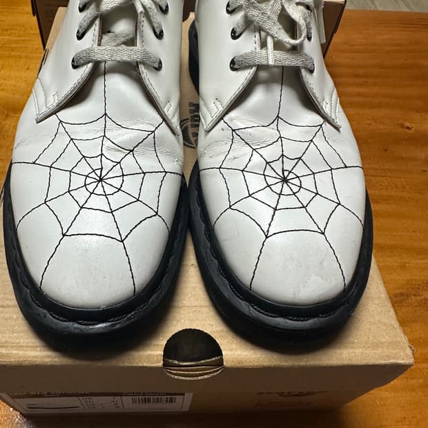 닥터마틴 x 슈프림 스파이더웹 3-아이 슈 화이트 uk7