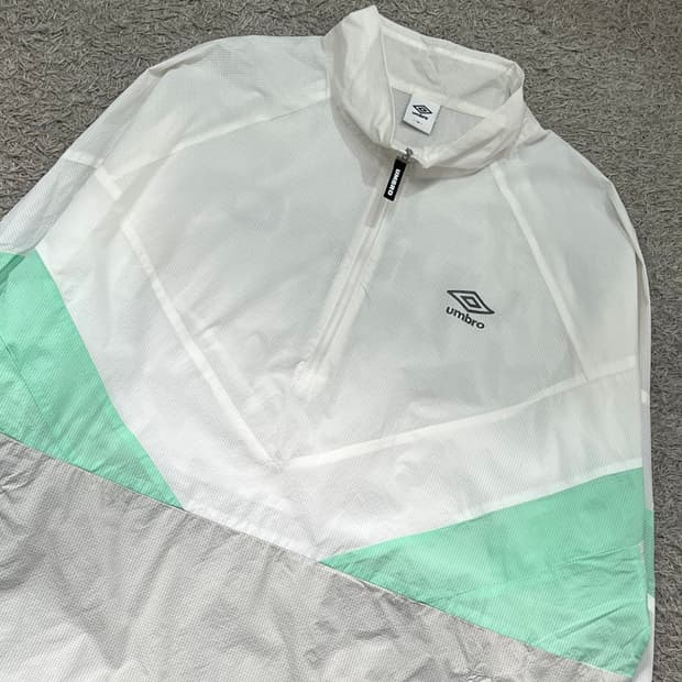 [110] 엄브로 반집업바람막이