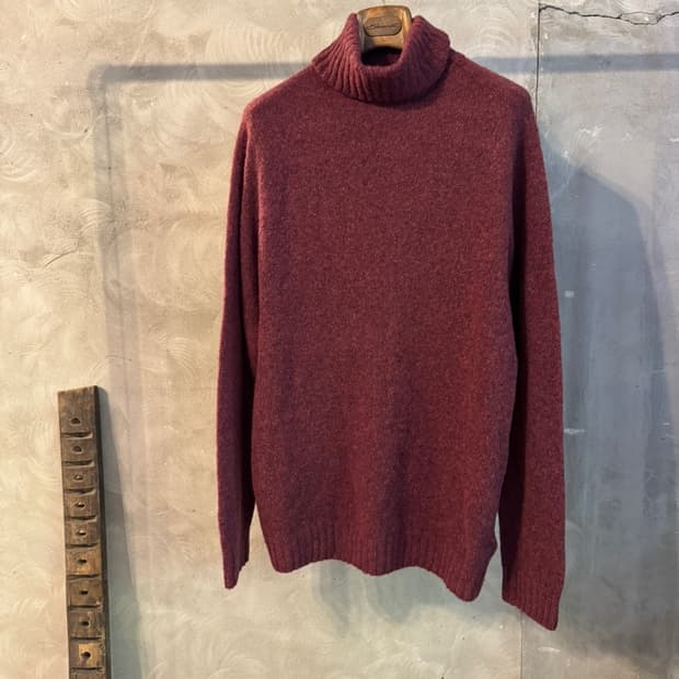 브로이어 터틀넥 니트 105