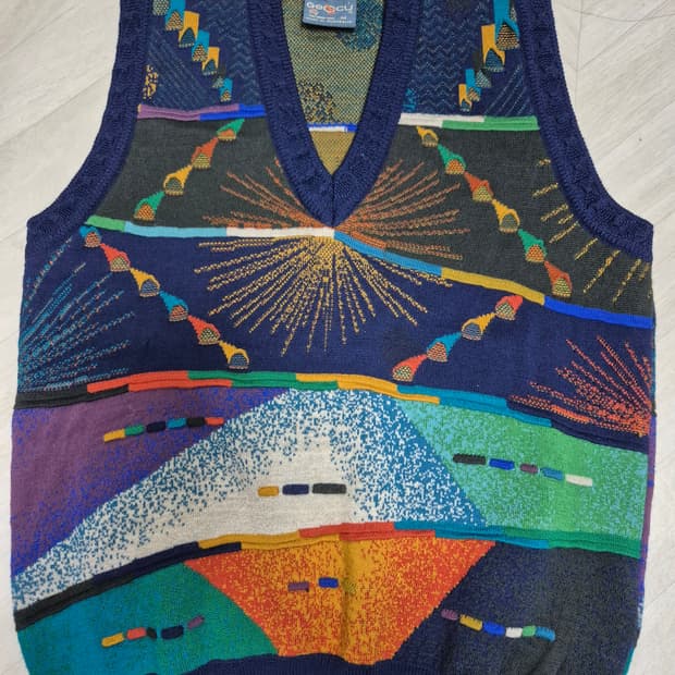 정품 GECCU 게쿠 멀티컬러 니트 베스트