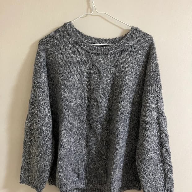 지오다노 꽈배기 니트 스웨터