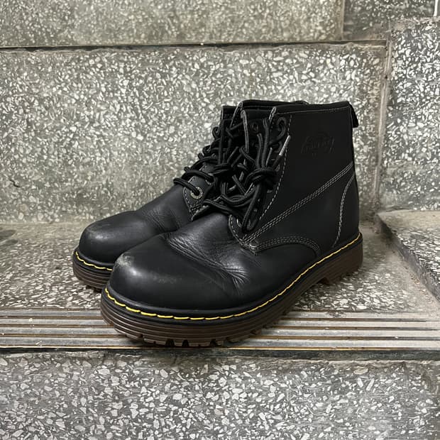 닥터마틴 레이스업 부츠