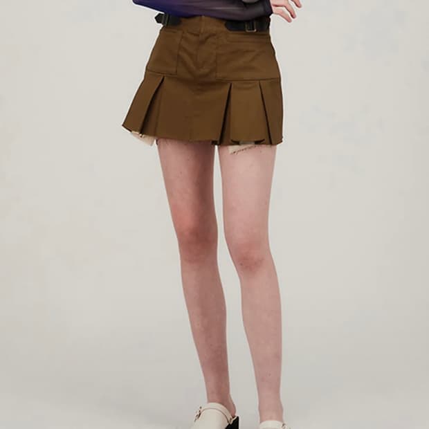 여성 키르시 22년도 로우 웨이스트 플리츠 스커트 [브라운]