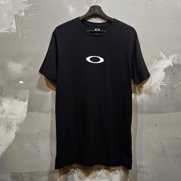 OAKLEY
