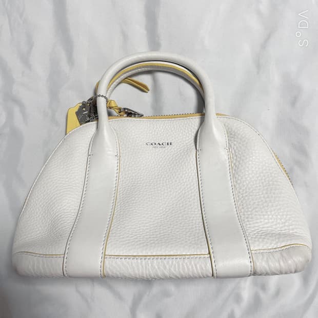 코치 화이트 가죽 토트백