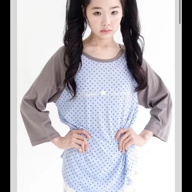 샵페어리 도트 레글런 슬리브 탑 스카이블루