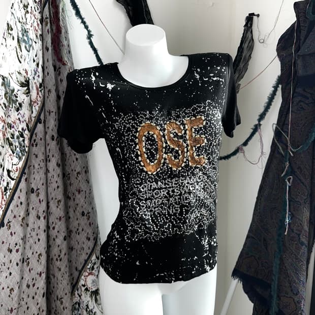 Y2k 블랙 스파클 프린팅 티