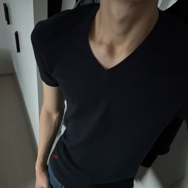 버버리 런던 burberry 언더 로고 슬림 브이넥 반팔 티셔츠