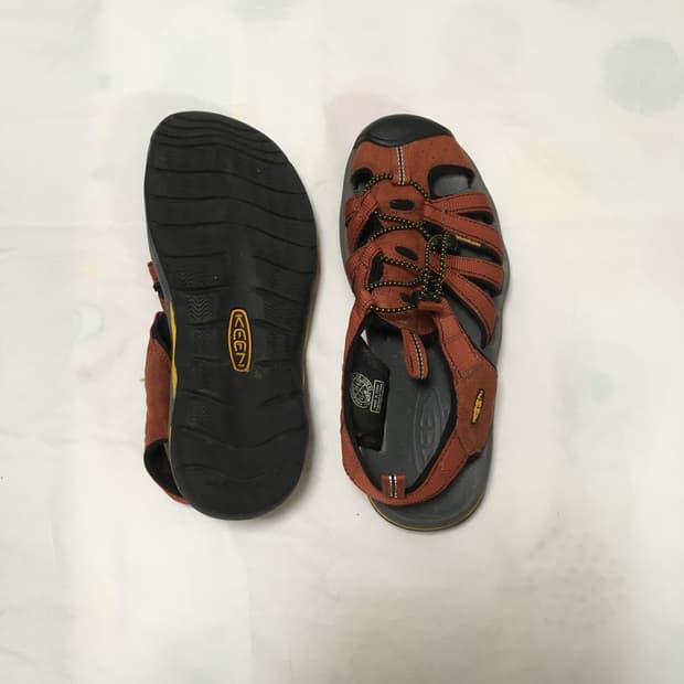Keen 브릭 샌들 270