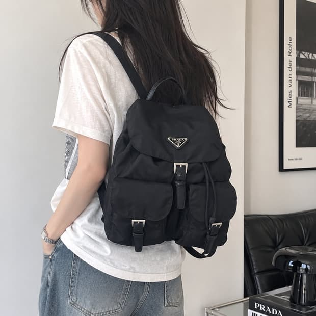 프라다 Prada 리나일론 삼각로고 백팩 블랙