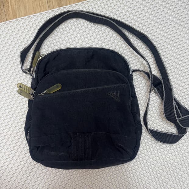 빈티지 아디다스 오리지널 블랙 삼선 크로스백