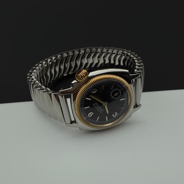 VAGUE WATCH 바그 워치 x 더 솔로이스트 시계 블랙