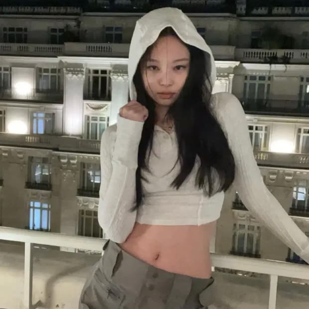 HYEIN SEO crop hoodie 혜인서 후드티 제니 후드티