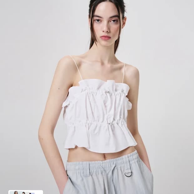 에트몽 화이트 링 스토퍼 슬리브리스 블라우스