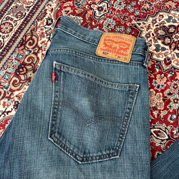 LEVI’S 527
