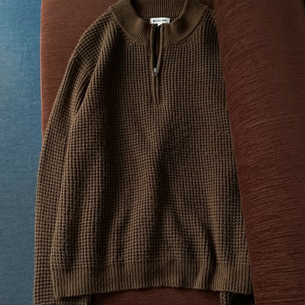 Middle gauge fisherman knit top