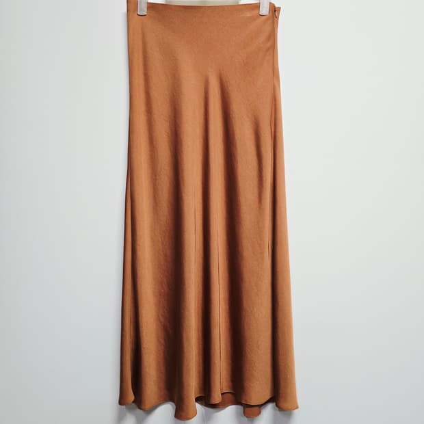 한섬 더캐시미어  롱 스커트 새틴 스타일