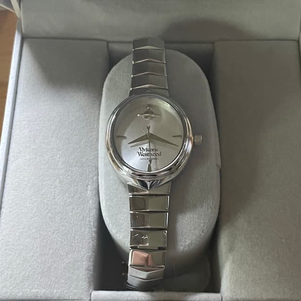 비비안웨스트우드 여성시계 실버
