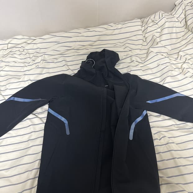 언더아머 바람막이(L)