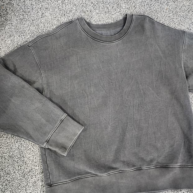 어텐션로우 피그먼트 맨투맨