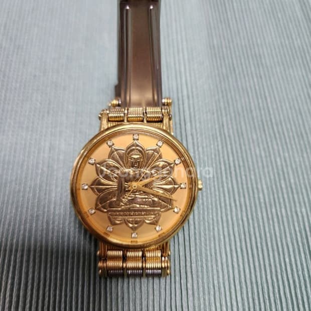 금색 부처님 디자인 손목시계 불자시계