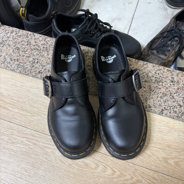 닥터마틴1461 버클 풀업 us6 eu37(235-240)