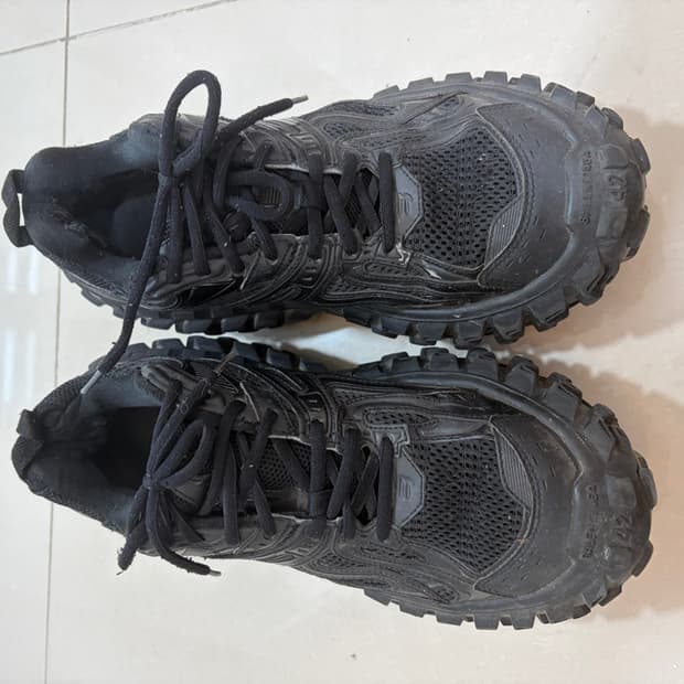 발렌시아가 디펜더 42 270