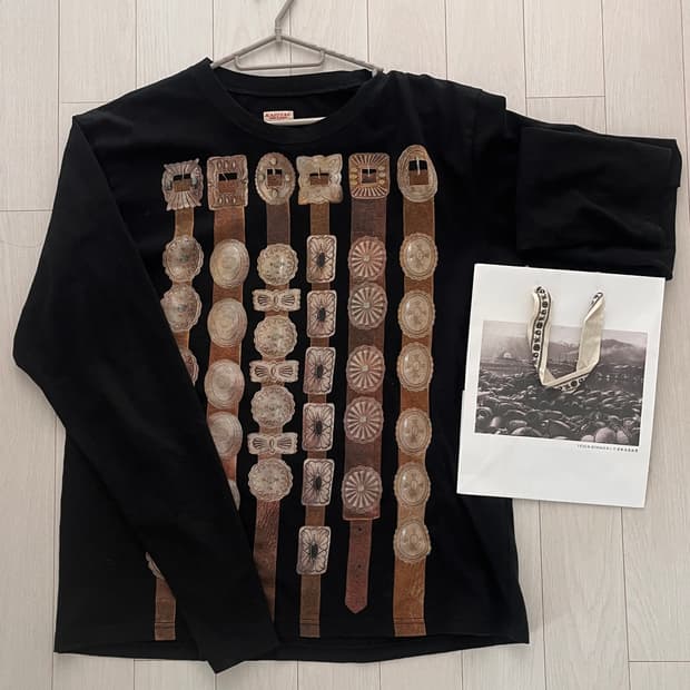 캐피탈 20 커튼 콘초 프린트 저지 크루 롱 티셔츠 블랙