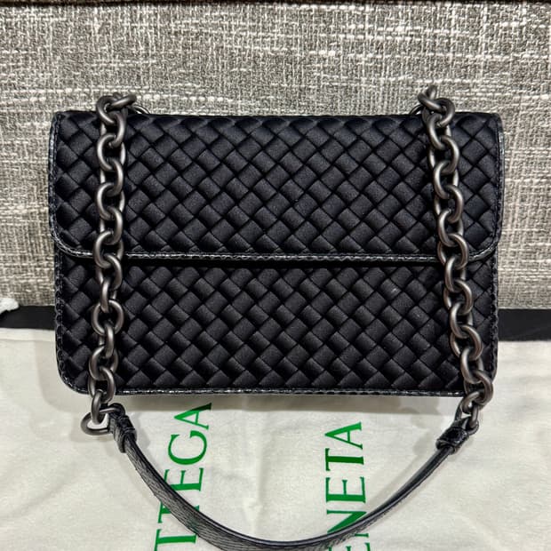 보테가베네타 블랙 체인백 정품