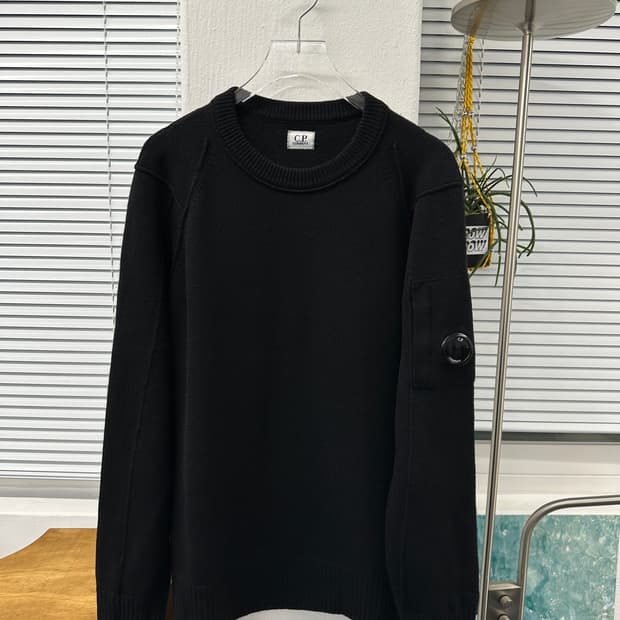 cp company 크루넥 렌즈 니트 블랙