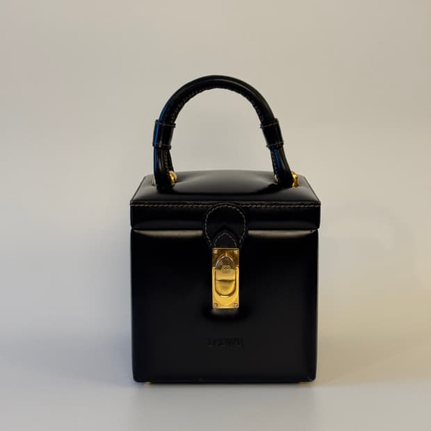 LOEWE(로에베) 아나그램 배니티백