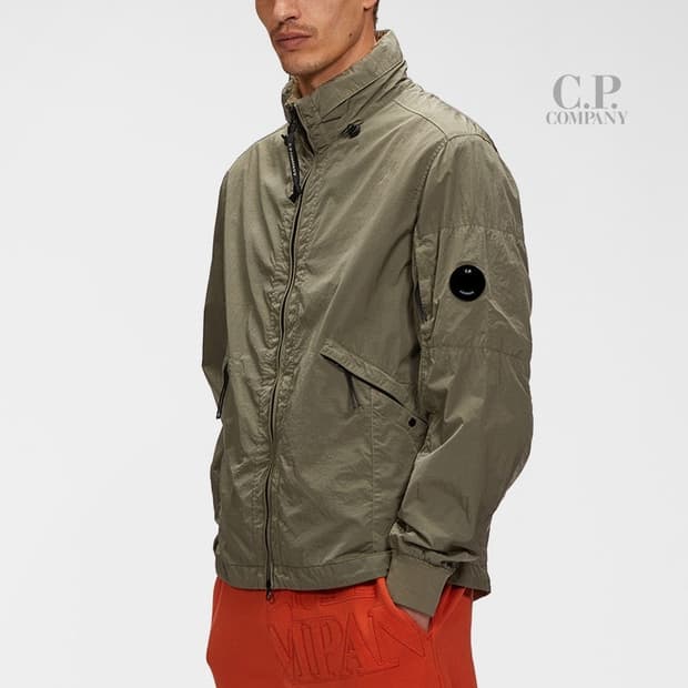 CP컴퍼니 CHROME-R 디터처블 렌즈 후드 자켓