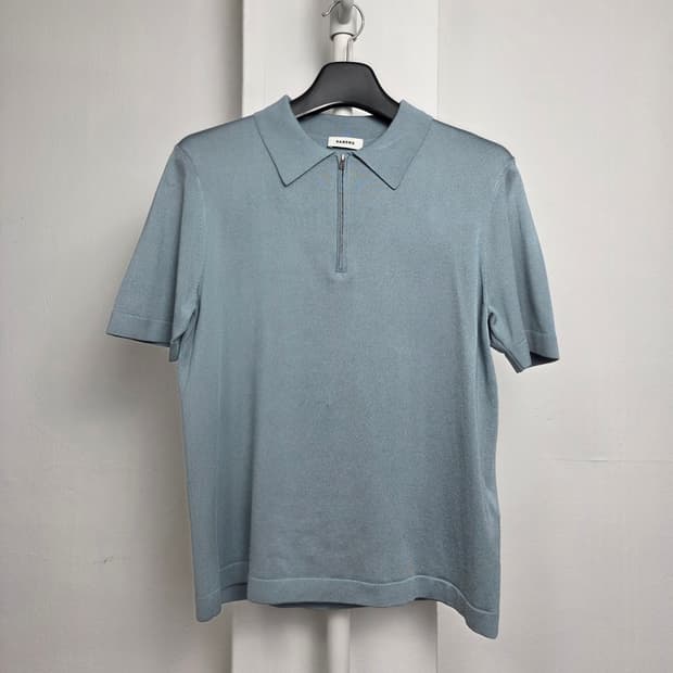 산드로옴므 더스티블루 반집업 카라 니트 반팔(M)