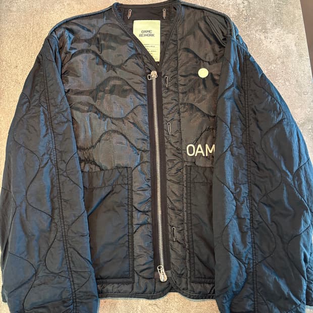 OAMC 리 워크 지퍼 라이너 퀼트 패딩 재킷 - 블랙