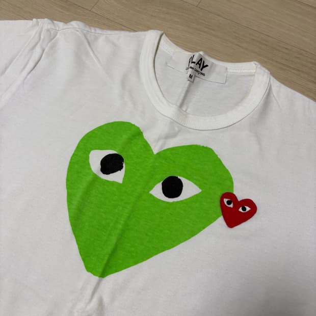 플레이 꼼데가르송 PLAY 그린하트 하트와펜 반팔티