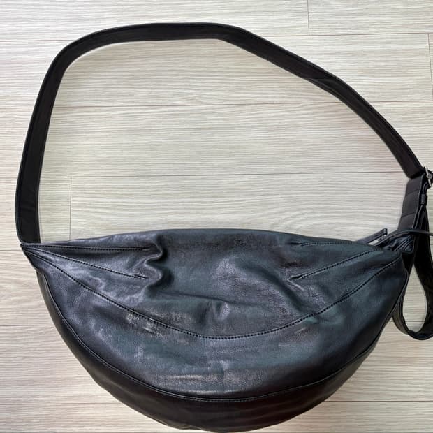 유스 아크백 미디움 Medium Leather Arc Bag