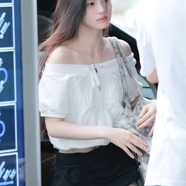 [아일릿 민주 착용][새상품] 웻태그 오프숄더 셔링 하프 집업