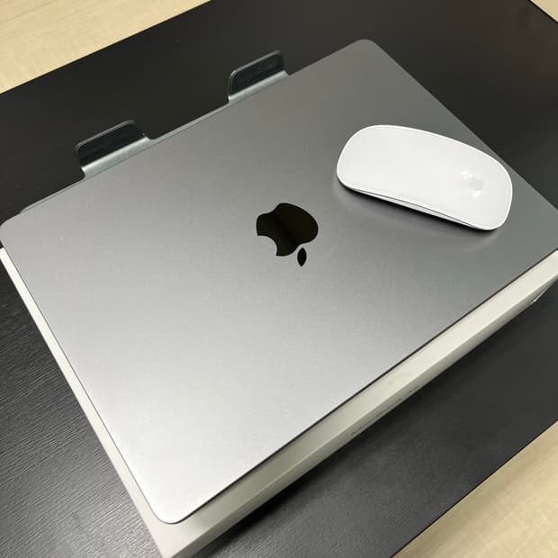 맥북에어 M2 13인치 RAM 8GB, 512GB