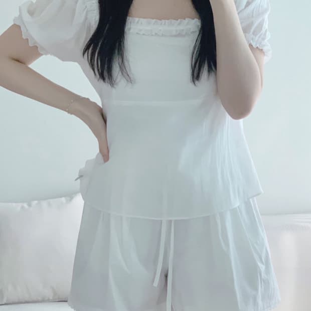 러체 스퀘어넥 프릴 블라우스 화이트